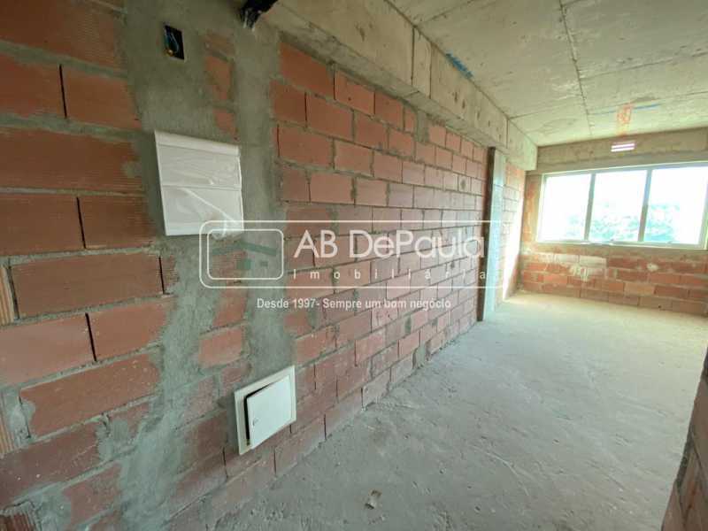 VENDE OU ALUGA - MIX MALL & BUSINESS - SALA COMERCIAL COM 20 m² E LAVABO.