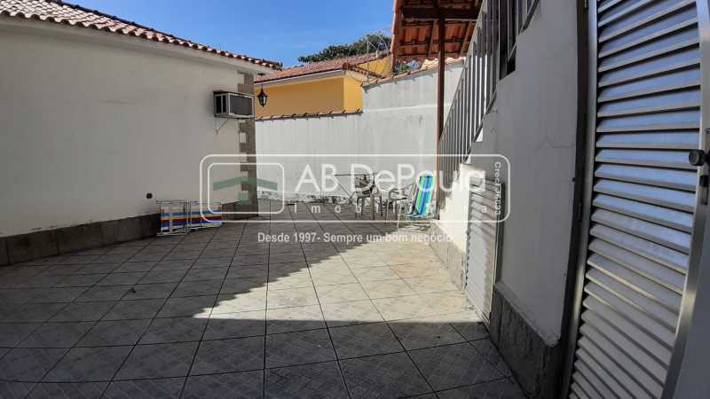 Casa linear no Condomínio Nova Valqueire  - 3 Quartos