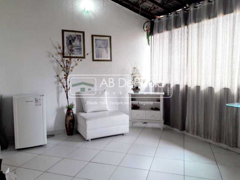 BENTO RIBEIRO - Ótima casa 2Qts. - Terraço - Churrasqueira