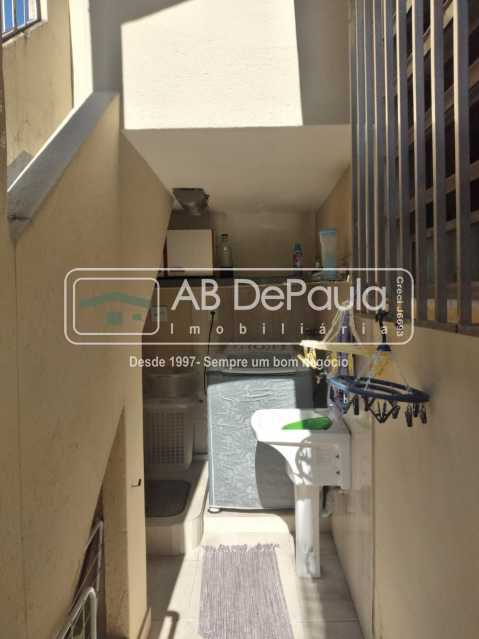 REALENGO - Venda  de 2  imóveis  juntos, uma com 3 Dormitórios (Suíte e Armários planejados) e outra com 2 Dormitórios