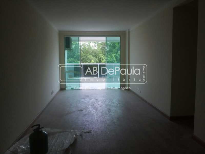 VILA VALQUEIRE - EXCELENTE e AMPLO APARTAMENTO.  3 DORMITÓRIOS Sendo 2 SUÍTES