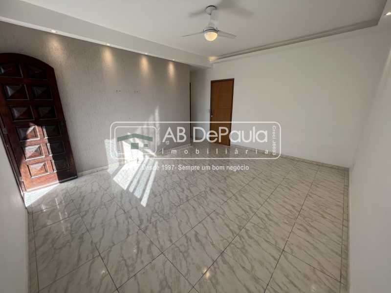 VENDE EM VILA VALQUEIRE - RUA DAS CAMÉLIAS - APARTAMENTO COM 80m²