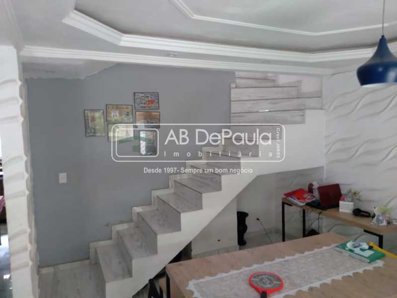 VENDE NA TAQUARA - CASA DUPLEX COM AMPLO TERRAÇO