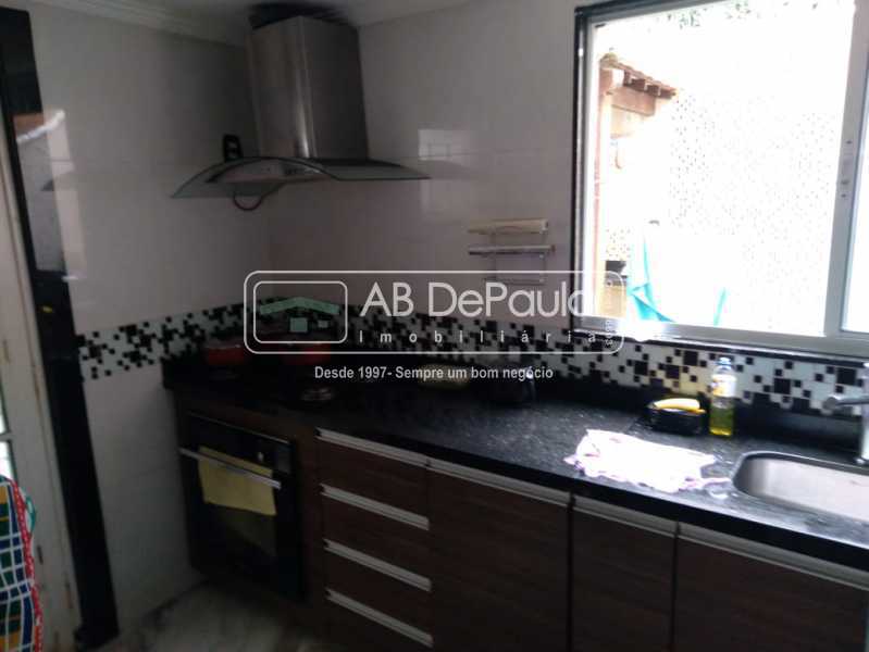 VENDE NA TAQUARA - CASA DUPLEX COM AMPLO TERRAÇO