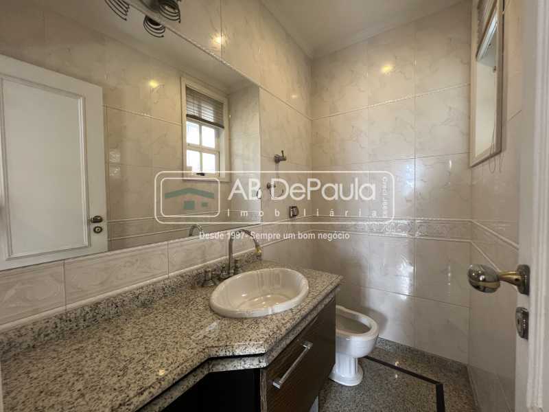 VILA VALQUEIRE - CONDOMÍNIO NOVA VALQUEIRE. Magnífica casa 406m2 Construídos, 05 Dormitórios (2 Suítes)
