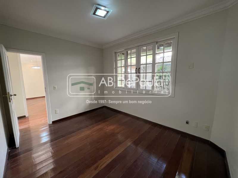 VILA VALQUEIRE - CONDOMÍNIO NOVA VALQUEIRE. Magnífica casa 406m2 Construídos, 05 Dormitórios (2 Suítes)