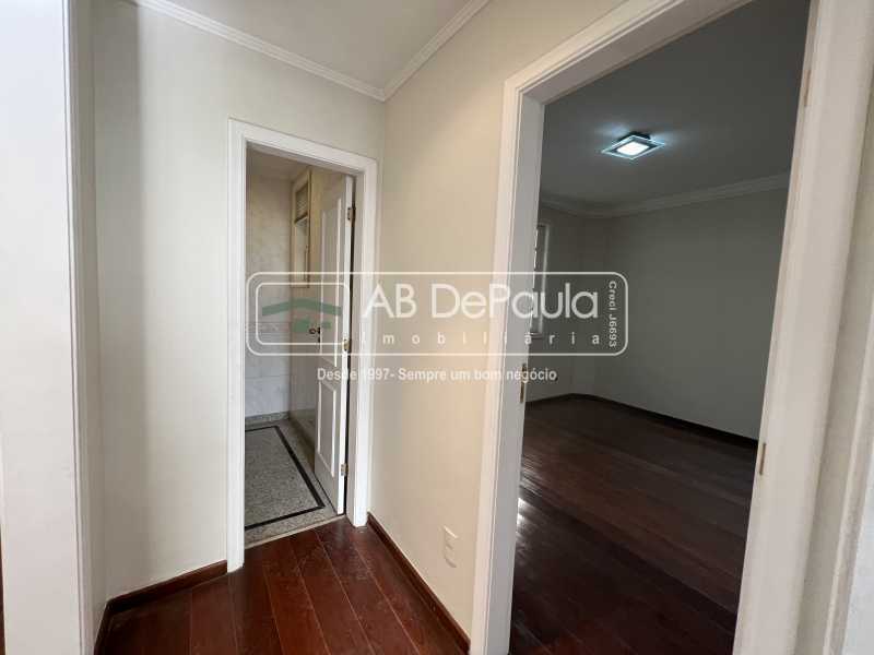 VILA VALQUEIRE - CONDOMÍNIO NOVA VALQUEIRE. Magnífica casa 406m2 Construídos, 05 Dormitórios (2 Suítes)