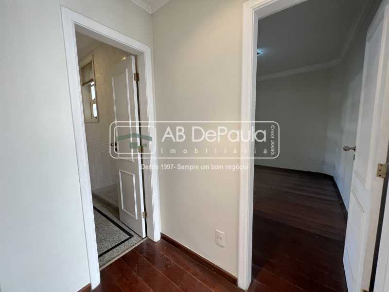 VILA VALQUEIRE - CONDOMÍNIO NOVA VALQUEIRE. Magnífica casa 406m2 Construídos, 05 Dormitórios (2 Suítes)