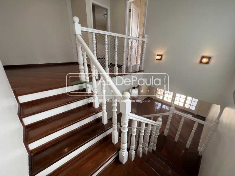 VILA VALQUEIRE - CONDOMÍNIO NOVA VALQUEIRE. Magnífica casa 406m2 Construídos, 05 Dormitórios (2 Suítes)