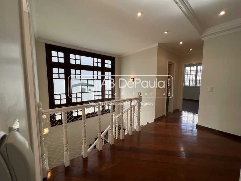 VILA VALQUEIRE - CONDOMÍNIO NOVA VALQUEIRE. Magnífica casa 406m2 Construídos, 05 Dormitórios (2 Suítes)