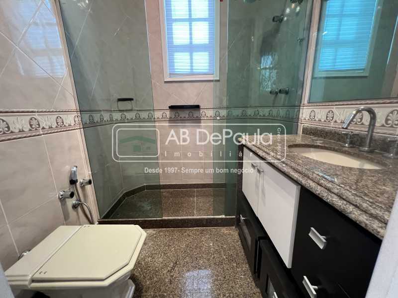 VILA VALQUEIRE - CONDOMÍNIO NOVA VALQUEIRE. Magnífica casa 406m2 Construídos, 05 Dormitórios (2 Suítes)