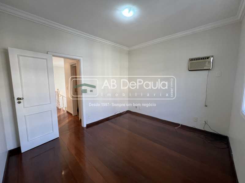 VILA VALQUEIRE - CONDOMÍNIO NOVA VALQUEIRE. Magnífica casa 406m2 Construídos, 05 Dormitórios (2 Suítes)