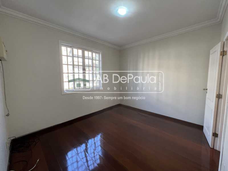 VILA VALQUEIRE - CONDOMÍNIO NOVA VALQUEIRE. Magnífica casa 406m2 Construídos, 05 Dormitórios (2 Suítes)