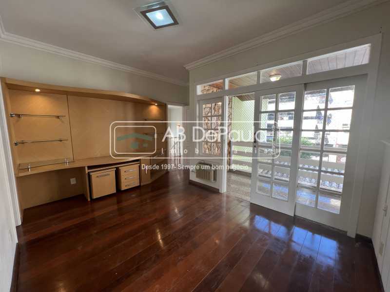 VILA VALQUEIRE - CONDOMÍNIO NOVA VALQUEIRE. Magnífica casa 406m2 Construídos, 05 Dormitórios (2 Suítes)