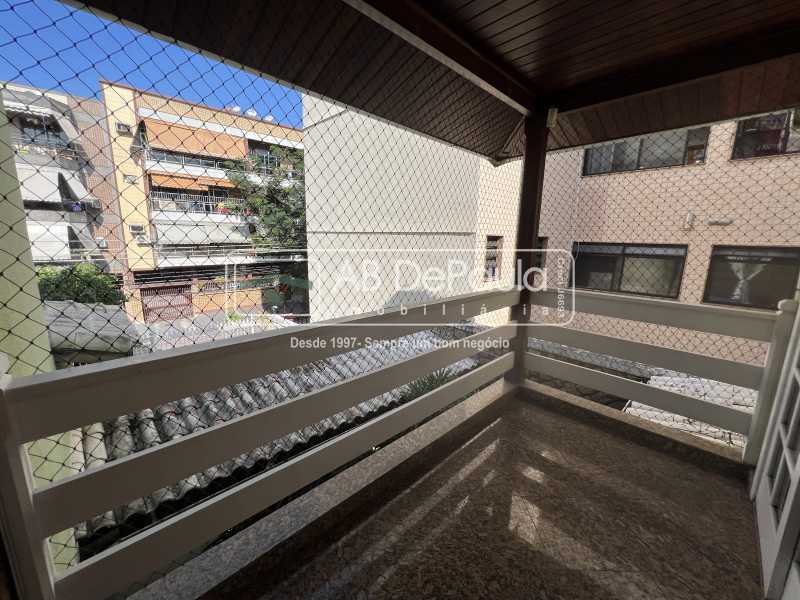 VILA VALQUEIRE - CONDOMÍNIO NOVA VALQUEIRE. Magnífica casa 406m2 Construídos, 05 Dormitórios (2 Suítes)