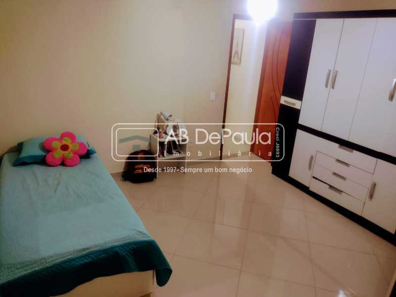 TAQUARA - ÓTIMO IMÓVEL EM CONDOMINIO FECHADO EM 3 PAVIMENTOS COM 03 DORMITÓRIOS
