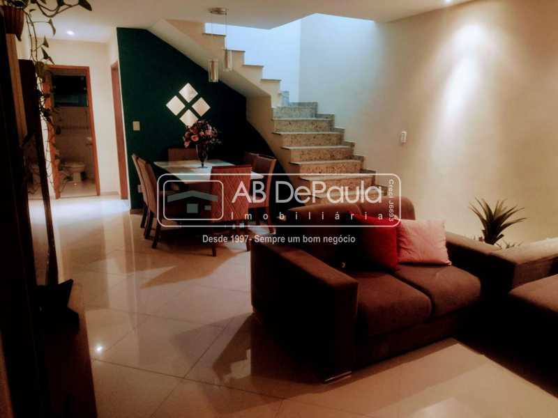 TAQUARA - ÓTIMO IMÓVEL EM CONDOMINIO FECHADO EM 3 PAVIMENTOS COM 03 DORMITÓRIOS