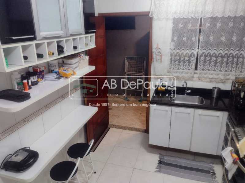 TAQUARA - ÓTIMO IMÓVEL EM CONDOMINIO FECHADO EM 3 PAVIMENTOS COM 03 DORMITÓRIOS