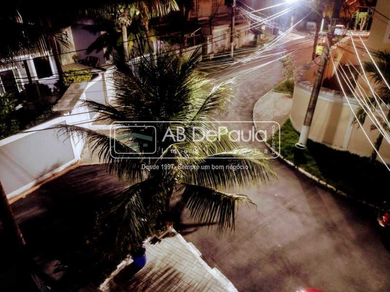TAQUARA - ÓTIMO IMÓVEL EM CONDOMINIO FECHADO EM 3 PAVIMENTOS COM 03 DORMITÓRIOS