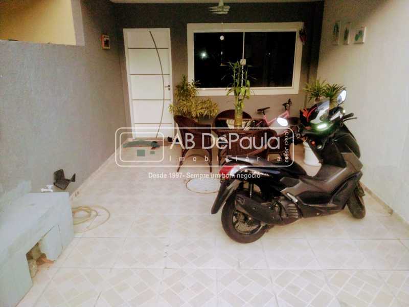 TAQUARA - ÓTIMO IMÓVEL EM CONDOMINIO FECHADO EM 3 PAVIMENTOS COM 03 DORMITÓRIOS