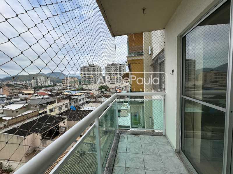 PRAÇA SECA - RUA PEDRO TELES - APARTAMENTO COM 02 QUARTOS