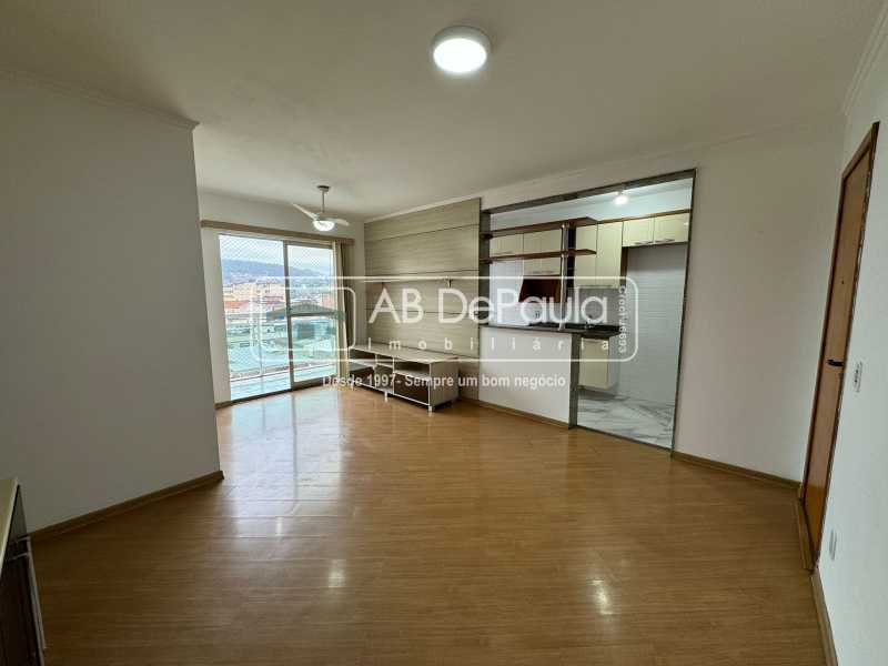 PRAÇA SECA - RUA PEDRO TELES - APARTAMENTO COM 02 QUARTOS