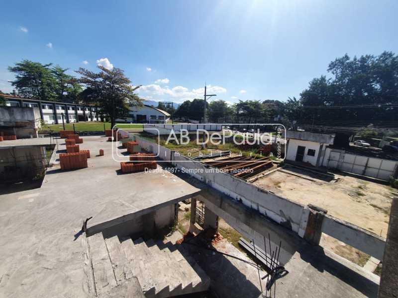 VILA MILITAR - EXCELENTE ÁREA COM 2.400M² - PARA GALPÃO