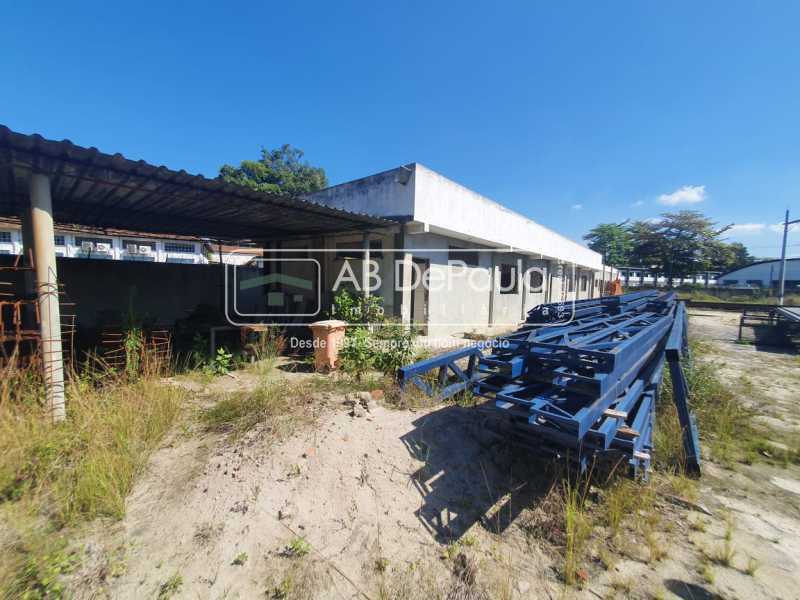 VILA MILITAR - EXCELENTE ÁREA COM 2.400M² - PARA GALPÃO