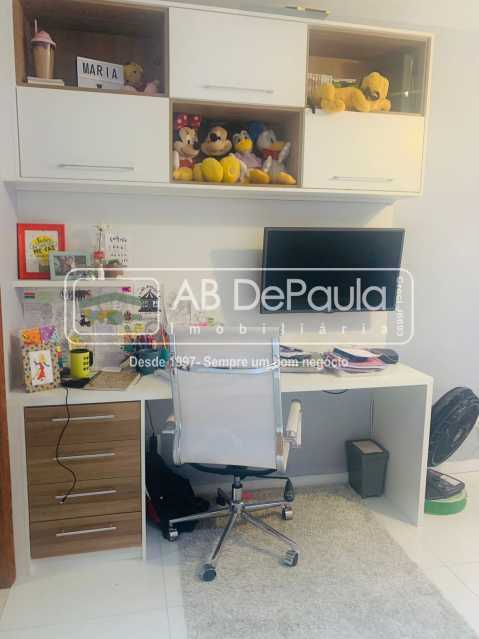 VILA VALQUEIRE - Espetacular residência, AMPLA, CLARA e AREJADA, 4 Dormitórios (2 Suítes), piscina etc