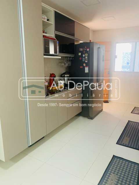 VILA VALQUEIRE - Espetacular residência, AMPLA, CLARA e AREJADA, 4 Dormitórios (2 Suítes), piscina etc