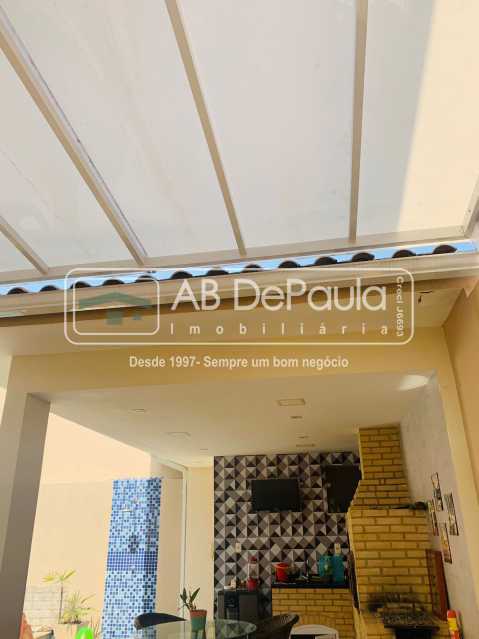 VILA VALQUEIRE - Espetacular residência, AMPLA, CLARA e AREJADA, 4 Dormitórios (2 Suítes), piscina etc