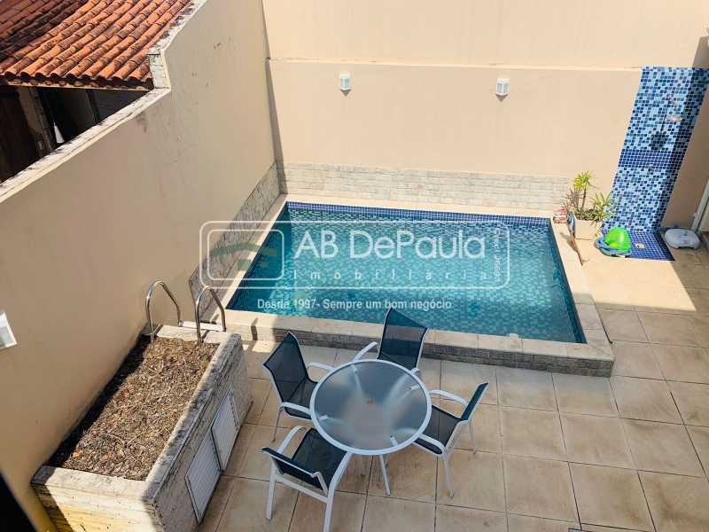 VILA VALQUEIRE - Espetacular residência, AMPLA, CLARA e AREJADA, 4 Dormitórios (2 Suítes), piscina etc