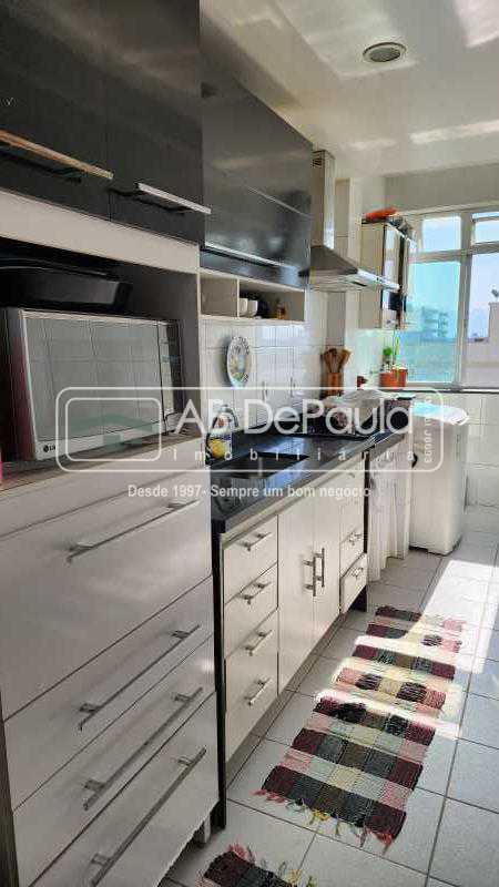 VILA VALQUEIRE - CONDOMÍNIO NOVA VALQUEIRE. Apto Ampla Sala (Varanda), 02 Dormitórios (Sendo 01 suíte), cozinha COM ARMÁRIOS PLANEJADOS