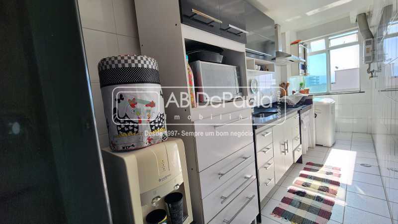 VILA VALQUEIRE - CONDOMÍNIO NOVA VALQUEIRE. Apto Ampla Sala (Varanda), 02 Dormitórios (Sendo 01 suíte), cozinha COM ARMÁRIOS PLANEJADOS