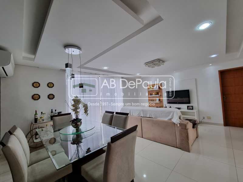VILA VALQUEIRE - Excelente Casa Duplex à Venda - 4 Quartos Sendo 3 Suítes - Piscina - 4 Vagas