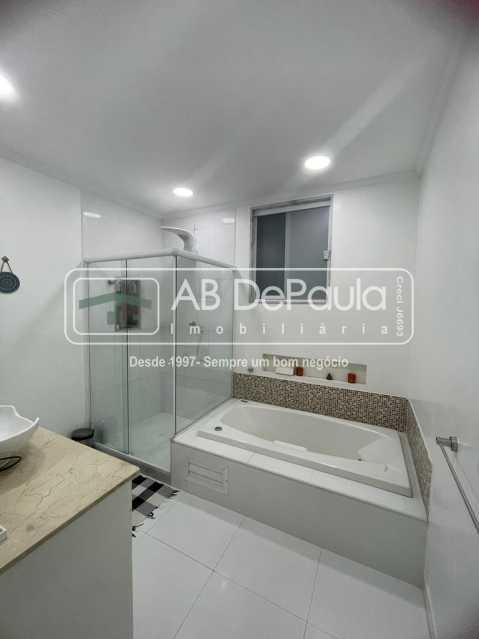 VILA VALQUEIRE - Excelente Casa Duplex à Venda - 4 Quartos Sendo 3 Suítes - Piscina - 4 Vagas