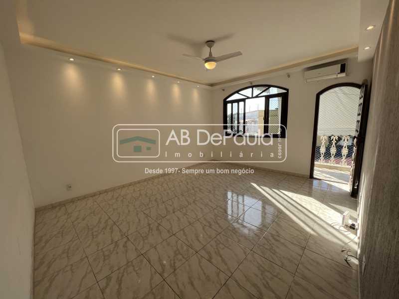 VENDE EM VILA VALQUEIRE - RUA DAS CAMÉLIAS - APARTAMENTO NO TERCEIRO ANDAR