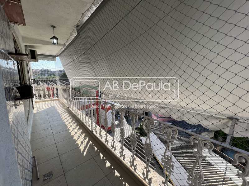 VENDE EM VILA VALQUEIRE - RUA DAS CAMÉLIAS - APARTAMENTO NO TERCEIRO ANDAR