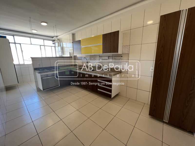 VENDE EM VILA VALQUEIRE - RUA DAS CAMÉLIAS - APARTAMENTO NO TERCEIRO ANDAR