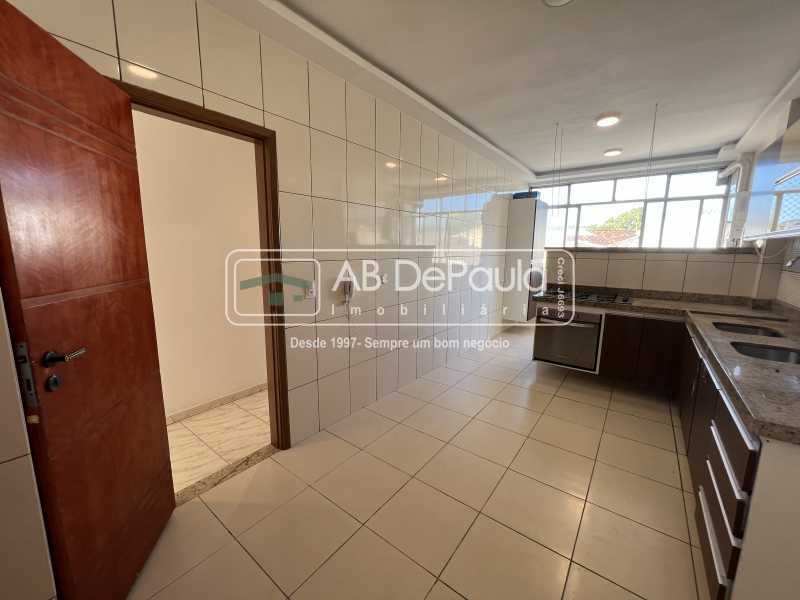 VENDE EM VILA VALQUEIRE - RUA DAS CAMÉLIAS - APARTAMENTO NO TERCEIRO ANDAR