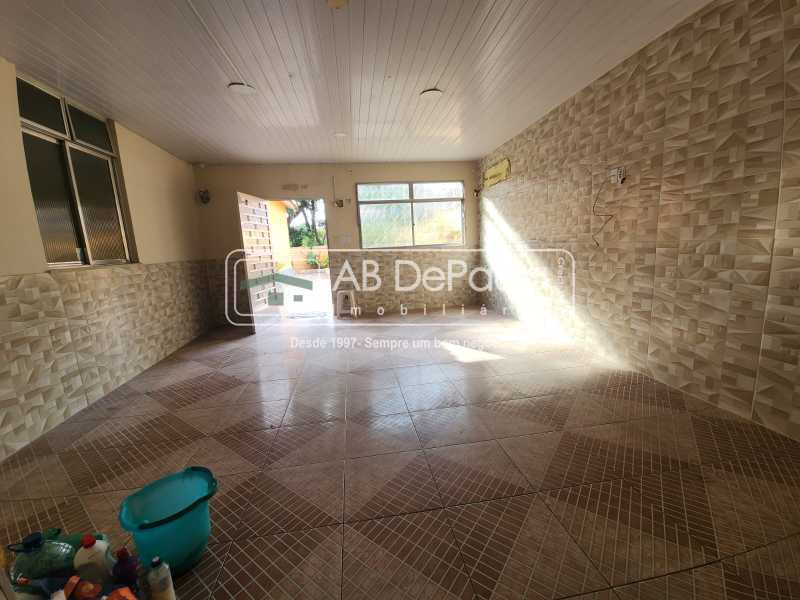 JARDIM SULACAP - ÓTIMA CASA LINEAR COM 06 DORMITÓRIOS E AMPLO TERRENO COM 416,00m2