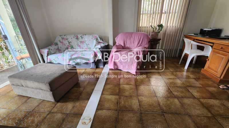 VILA VALQUEIRE - ÓTIMA CASA LINEAR, AMPLA SALA, 02 DORMITÓRIOS, AMPLO TERRENO COM 480,00m2 E PISCINA