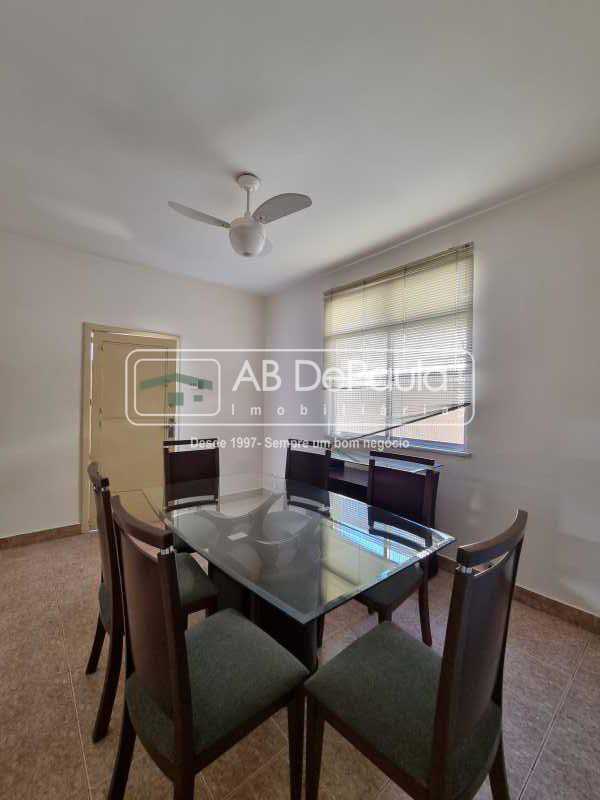 VENDE EM SULACAP - CASA COM 03 QUARTOS 