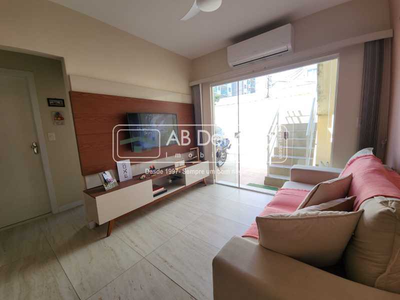 IRAJÁ - Excelente residência, CLARA e AREJADA, 02 Amplos Dormitórios,100 m² de área construída.