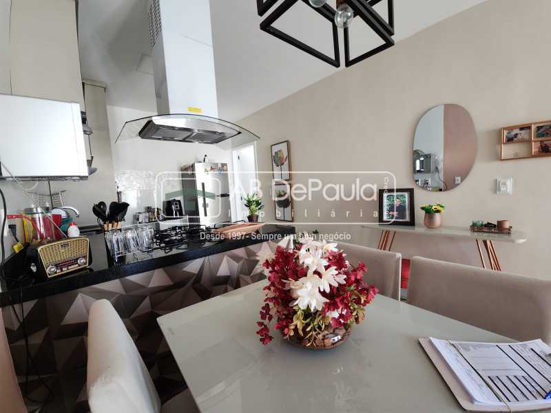 IRAJÁ - Excelente residência, CLARA e AREJADA, 02 Amplos Dormitórios,100 m² de área construída.