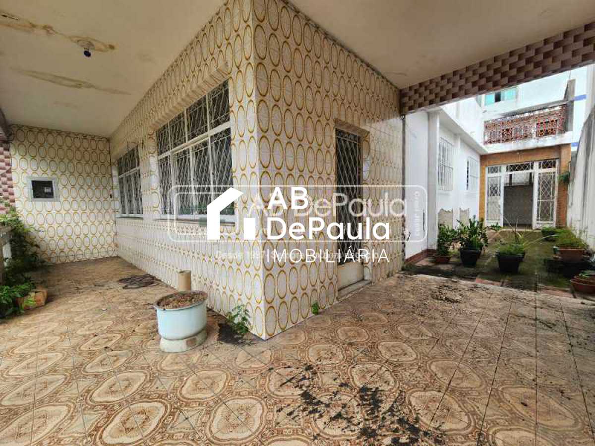 VILA VALQUEIRE - Em uma localização privilegiada do bairro. Excelente residência, 03 Dormitórios