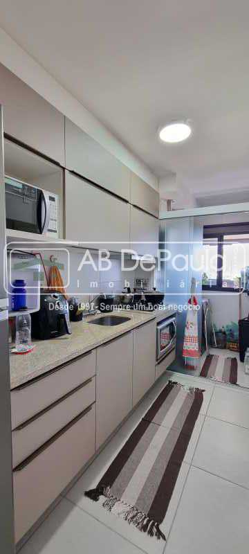 BARRA OLÍMPICA - COND. FONTANO -  Excelente Apartamento 2 Qts. sendo um Suíte - Varanda / Cortina Vidro
