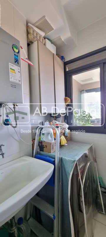 BARRA OLÍMPICA - COND. FONTANO -  Excelente Apartamento 2 Qts. sendo um Suíte - Varanda / Cortina Vidro