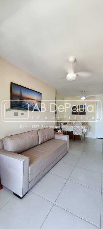 BARRA OLÍMPICA - COND. FONTANO -  Excelente Apartamento 2 Qts. sendo um Suíte - Varanda / Cortina Vidro