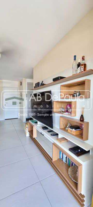 BARRA OLÍMPICA - COND. FONTANO -  Excelente Apartamento 2 Qts. sendo um Suíte - Varanda / Cortina Vidro